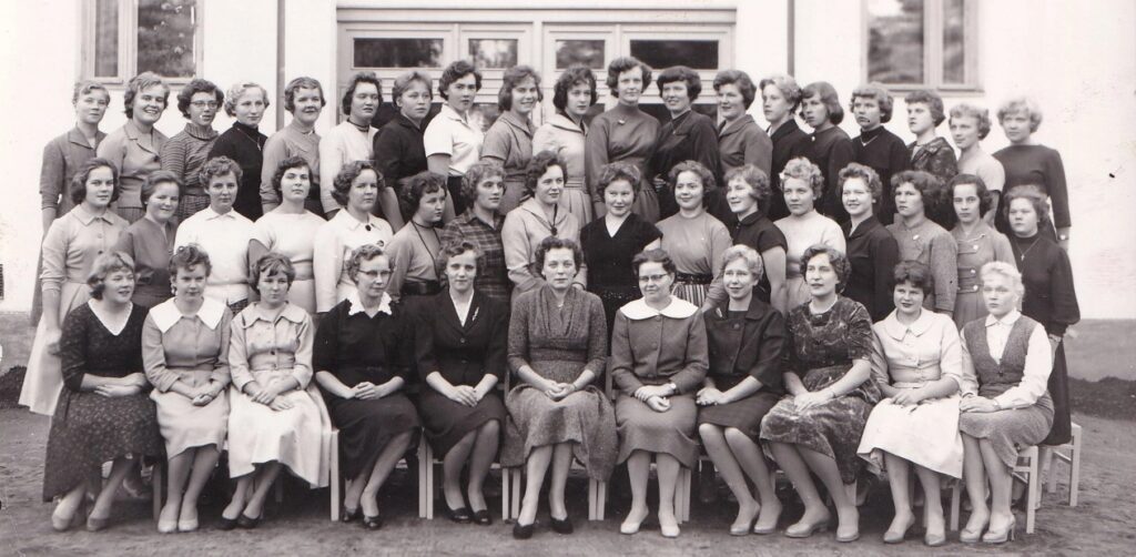 Emäntäkoululaiset vuonna 1960
